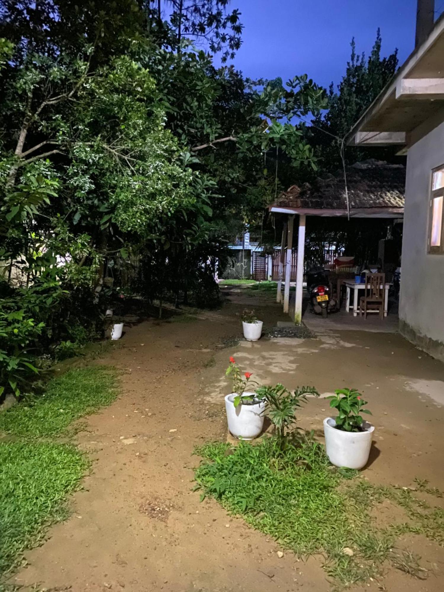 Talalla Ocean Beach Bungalow Matara Exterior photo
